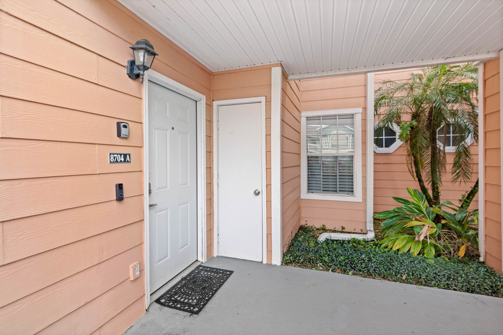outside front door with pink paint